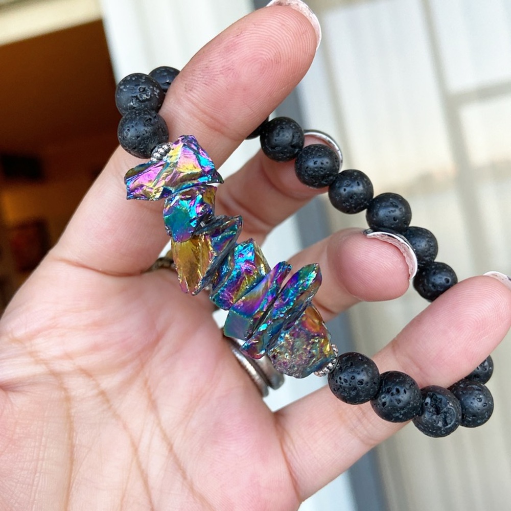 Druzy Titanium bracelet . purple yellow druzy iridescent quartz & lava beads - Picture 2 of 9